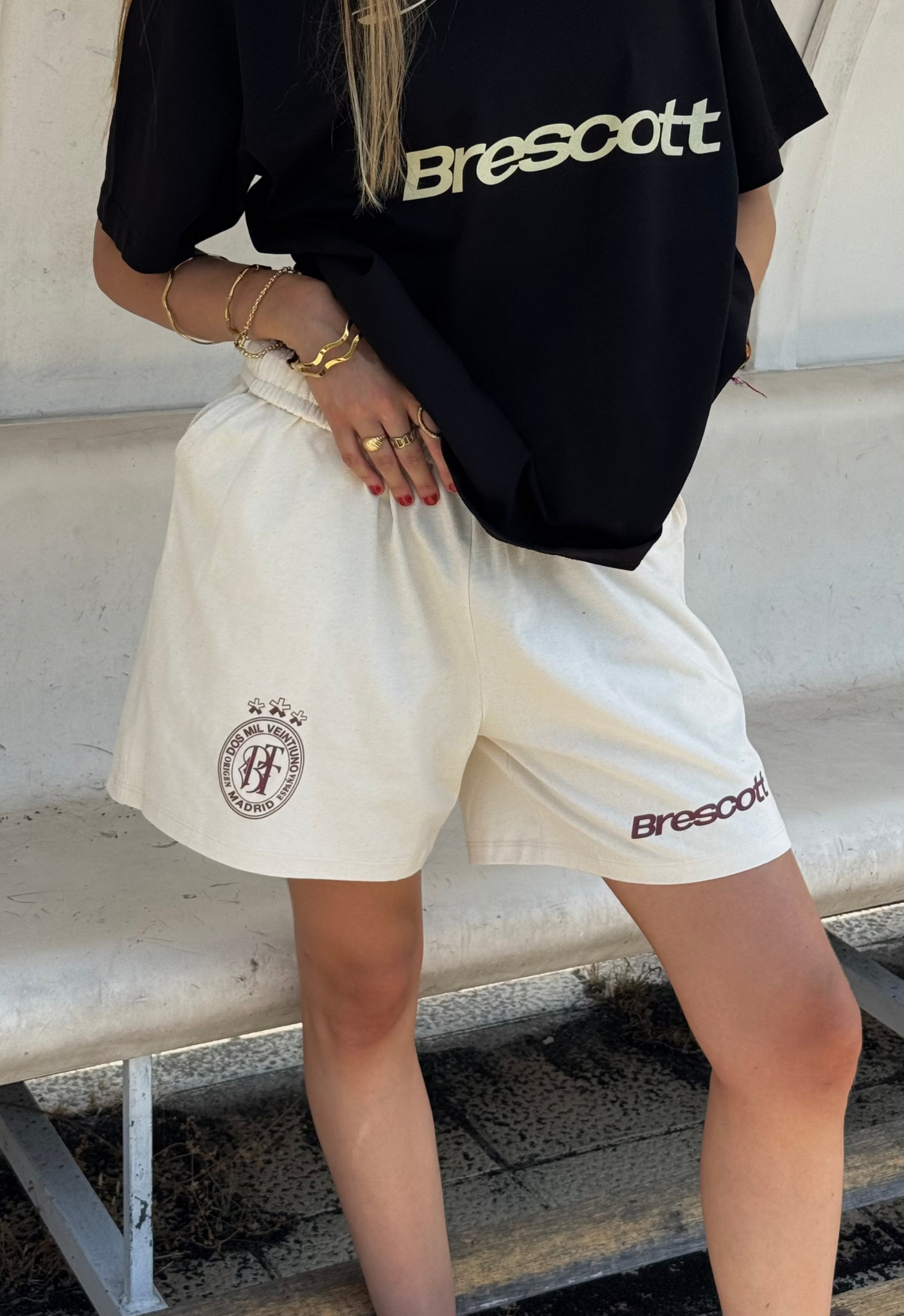 BADGE BEIGE SHORT
